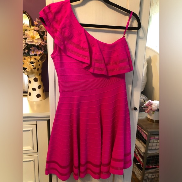 Ted Baker One Shoulder Pink Skater Dress. Size 2. Worn twice. Good condition. - Picture 6 of 11